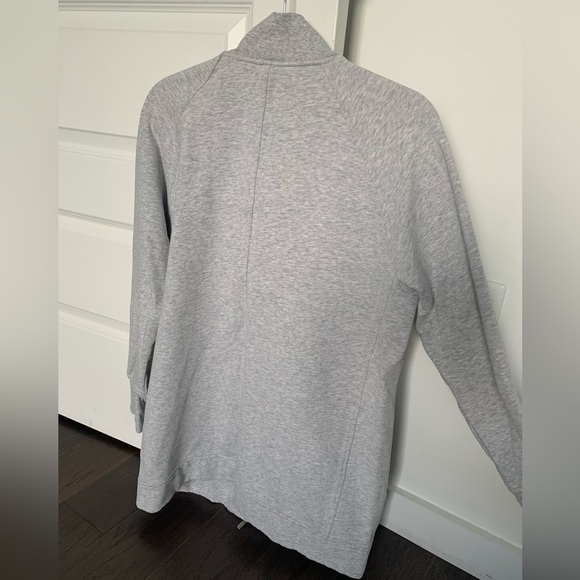 LULULEMON, grey zip sweatshirt. - Picture 4 of 4
